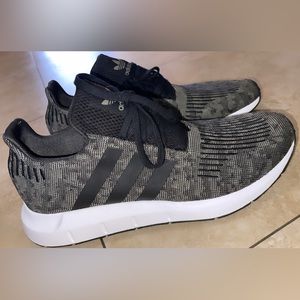 Men’s Adidas Swift Run shoe in size 9.5